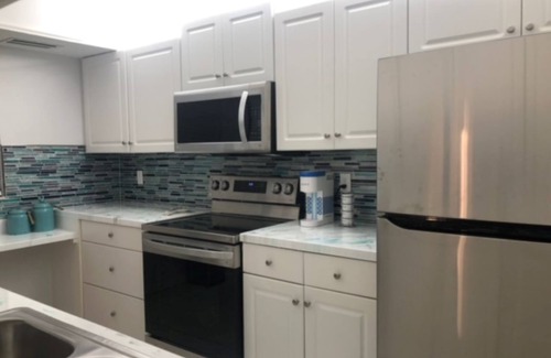 Vamo Condo | Nestled in Canopy Trees Galore!