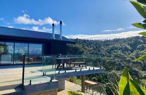 Raglan House | Nestled in Nature, 2 Bedroom Treetop Home