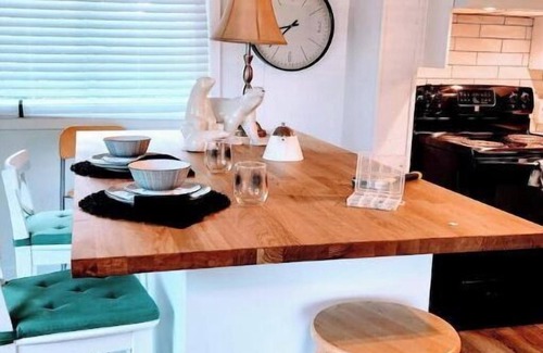 Jordan Apartment | Nestled in the heart of Wine country, on the Main St. in the Village of Jordan