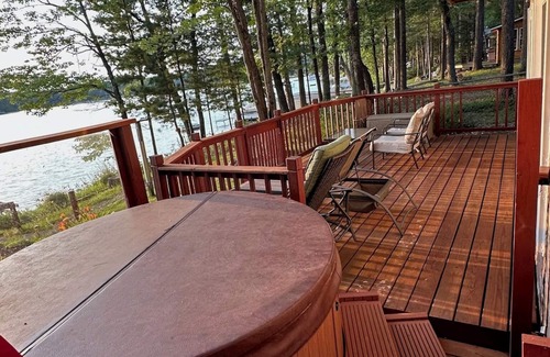 Gaylord House | Nestled Lakeside on the beautiful Heart Lake.