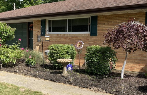 Lansing House | Nestled on the grand river in Lansing mi. Close to everything . Clean & quiet