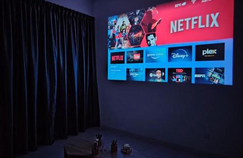 Kampung Puah Seberang Apartment | Netflix - City View Studio with Skypool, Free parking and 5 mins to MRT