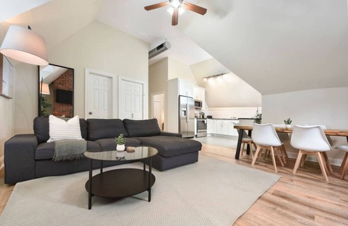 Point Breeze North Apartment | Netflix+FREE Parking Near Hospitals|Food|Shopping
