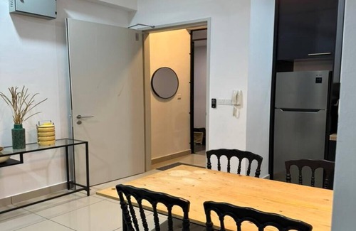 Kuala Lumpur Apartment | Netflix, Sauna, Jacuzzi, Karaoke, Cat Friendly