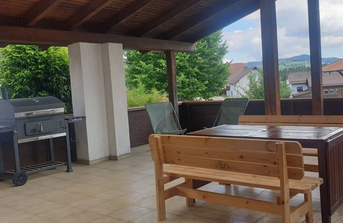 Patersdorf Condo | Neu Eingerichtete Ferienwohnung im Bayerischen Wald, Große Terrasse, bis 7 Pers