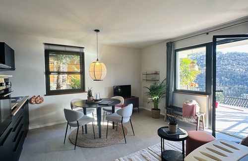 Colmegna Apartment | Neu Renovierte Ferienwohnung mit Fantastischem Ausblick auf den Lago Maggiore