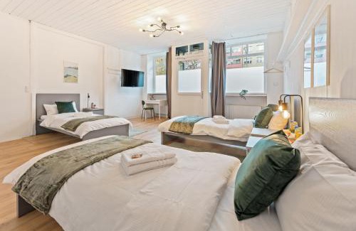 Schoeneberg Apartment | Neues zentrales Apartment,10 Betten,vollmöbliert, Wifi