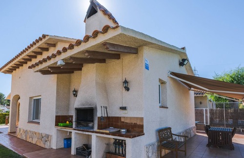 Roda de Bara House | Neus Bará 11 pax House, Wifi, garden and pool 5 minutes from beach.