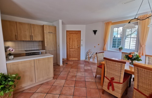 Daisendorf Apartment | Neuwertige Ferienwohnung mit Terasse in Daisendorf bei Meersburg