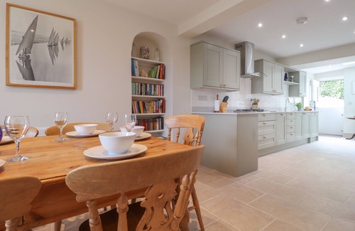 Newport Cottage | NEVERNDALE, pet friendly, with a garden in Newport, Pembrokeshire