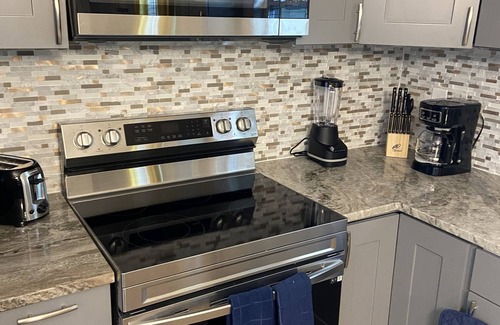 Bartlett Park Apartment | New 1 bed 1 bath luxury apt near downtown/Beach