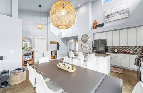 Westport House | NEW! 1 minute to beach-Ocean Views-Hot Tub-Waffles for Breakfast