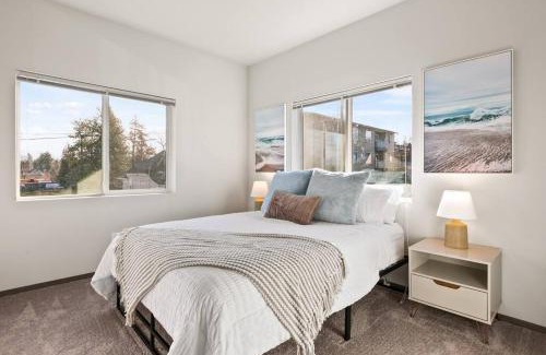 South Perry District Apartment | New 2 Bed 2 Bath Near Perry Dist and DT