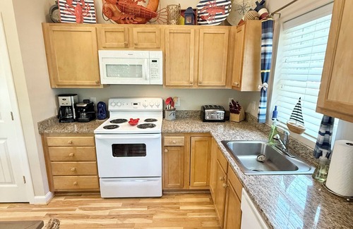 Kennebunkport Cottage | New 2-bed Cottage at Goose Rocks Resort with Pools and AC Only 1-Mile to Beach