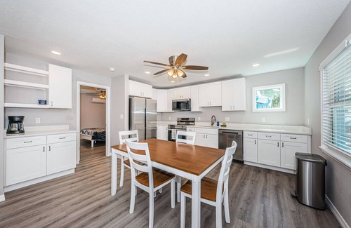 Indian Rocks Beach Villa | New 2 Bedroom Beachside villa suite Stroll to the beach and local restaurants and pubs.
