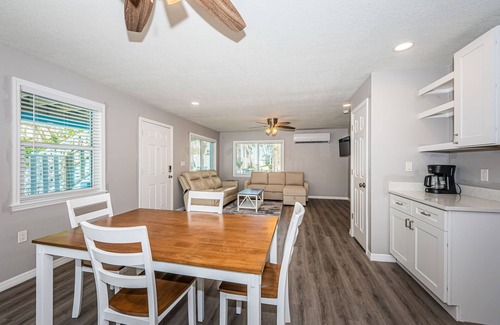 Indian Rocks Beach Villa | New 2 Bedroom Beachside villa suite Stroll to the beach and local restaurants and pubs.