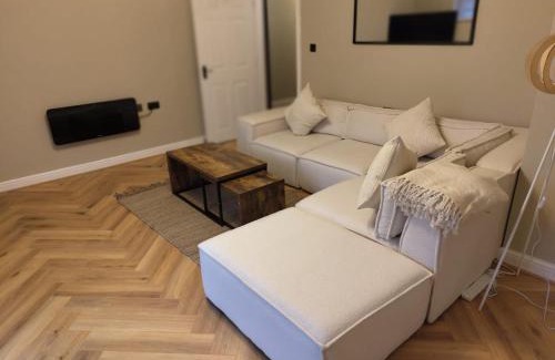 Trafford Apartment | New 2 Bedroom Appartment In Manchester - Stretford - Old Trafford Close to Football-Cricket Ground & City Centre