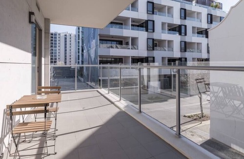 Bowden Apartment | New 2 Bedroom Apt with Secure Parking & WiFi