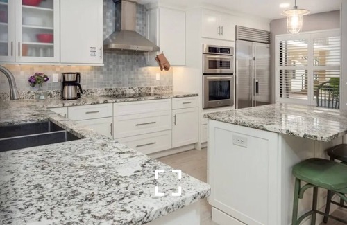 Iona Condo | New 2-bedroom condo with pool right between Fort Myers Beach and Sanibel Island!