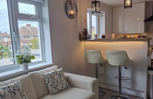 Ashford Apartment | NEW 2 bedrooms with private en-suite near Heathrow