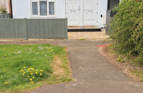 Ashford Apartment | NEW 2 bedrooms with private en-suite near Heathrow