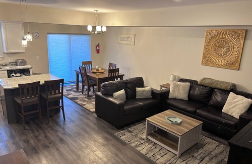 Wenatchee House | New 2 BR Townhouse in the Heart of Wenatchee. Great for Families, pet friendly.