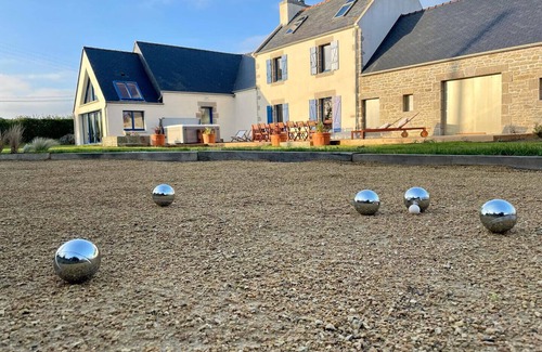Kerlouan House | New, 20 meters from the sea, 19 people, table soccer, ping pong, JACUZZI, pétanque