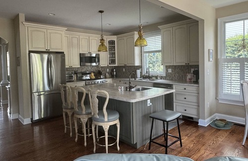 Spring Lake Heights House | New 2024 Spring lake, East side 71!Outdoor shower, front porch, fenced yard +++