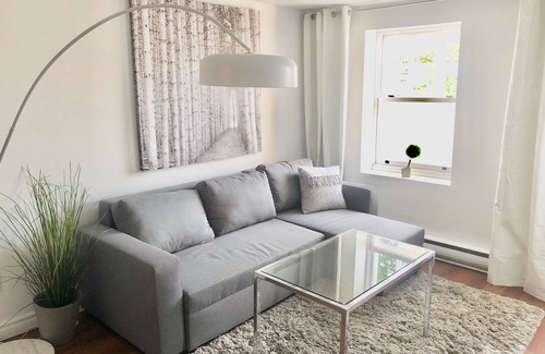 Lower Town Apartment | New 2Bedroom Old Quebec Private Balcony, Parking, AC, Fast WiFi, All Included