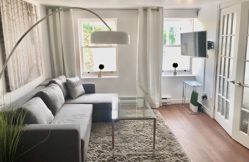 Lower Town Apartment | New 2Bedroom Old Quebec Private Balcony, Parking, AC, Fast WiFi, All Included