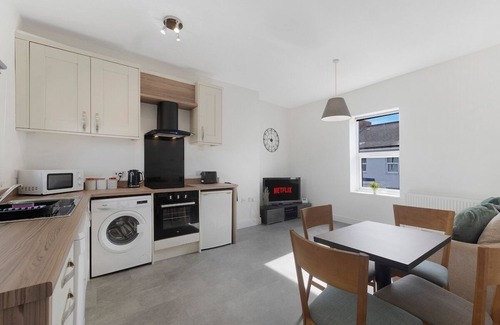 Darlington House | New 2BR in Pensbury Street