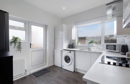 Durham House | New! 2BR in The Crescent