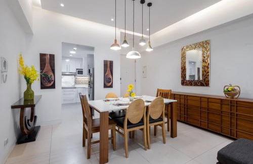 Bonifacio Global City Apartment | NEW 2BR of 86sqm with Parking & Netflix in BGC