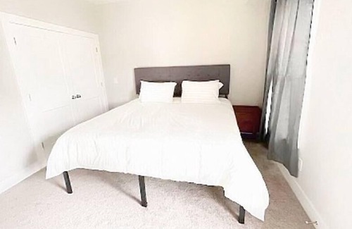 Lakewood House | NEW 3 BED Home in Lakefront Marina | Sleeps 8