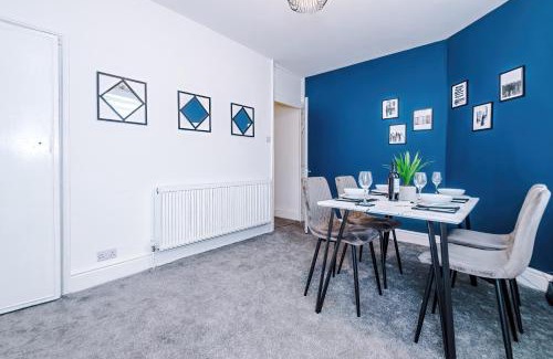 Manchester House | NEW! 3-Bed House in Manchester by 53 Degrees Property, Ideal for Contractors, Business & Long Term, FREE Parking!