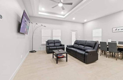 Harlingen House | New 3 bedroom, 2 bath, 5 beds, 2 car garage Home!