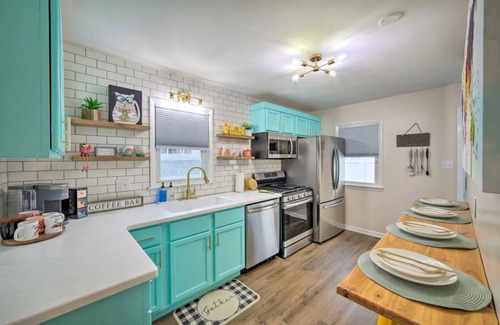 Michigan City House | *New* < 3 Miles to Beach + Casino + Zoo + Shopping!