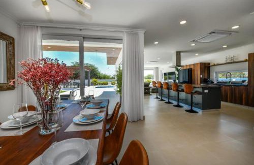 Bubali House | NEW 3BR 2BA Modern Oasis 3-min to Eagle Beach