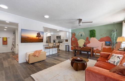 Hildale Apartment | New 3BR/2BA: Private Hot Tub + Shared Pool, Sauna & Outdoor PingPong 1Hr to Zion