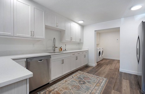 Hildale Apartment | New 3BR/2BA: Private Hot Tub + Shared Pool, Sauna & Outdoor PingPong 1Hr to Zion