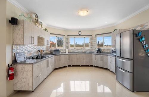 Boroncana House | NEW 3BR 2BA Private Villa with Spacious Garden