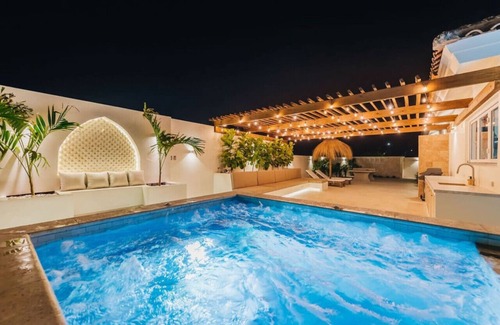 Esmeralda House | NEW | 3min to Beach, Billiard, HotTub, 8 sleeps