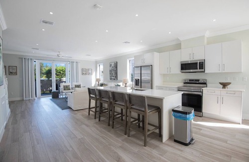 Port New Providence House | New 4 Bedroom, just 60 steps from the Beach and Pool in Gated Community