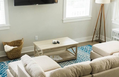 Lakewood House | NEW 4 Bedroom Old Hickory Lake House | Sleeps 10