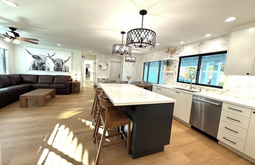 Concord House | NEW 4bd/3ba Luxury Farmhouse + Steam Shower!