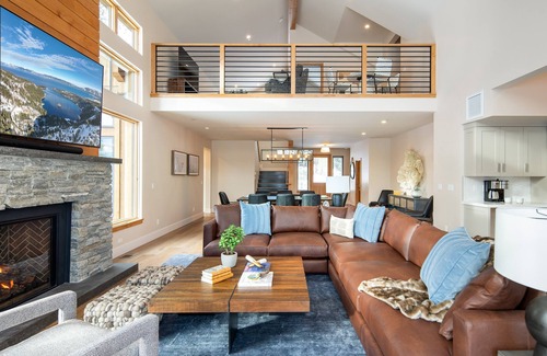 Truckee House | New 4BD Luxury Cabin in Truckee