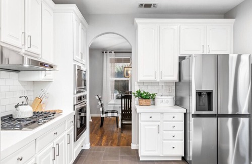 Oakdale House | *NEW 4BD Oakdale Retreat, Pool, AC, Sleeps 14, Newly Remodeled