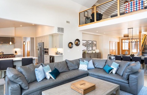 Truckee House | NEW 4BD Residence in the Signature Home Collection at Old Greenwood!