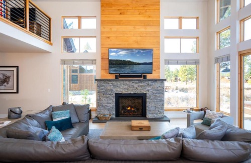 Truckee House | NEW 4BD Residence in the Signature Home Collection at Old Greenwood!