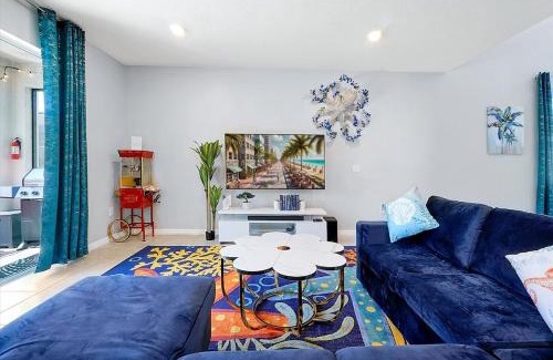 Loughman House | NEW 5 bed 4 bath, 20 Guests Resort Near Disney W PS5,BBQ, Pool